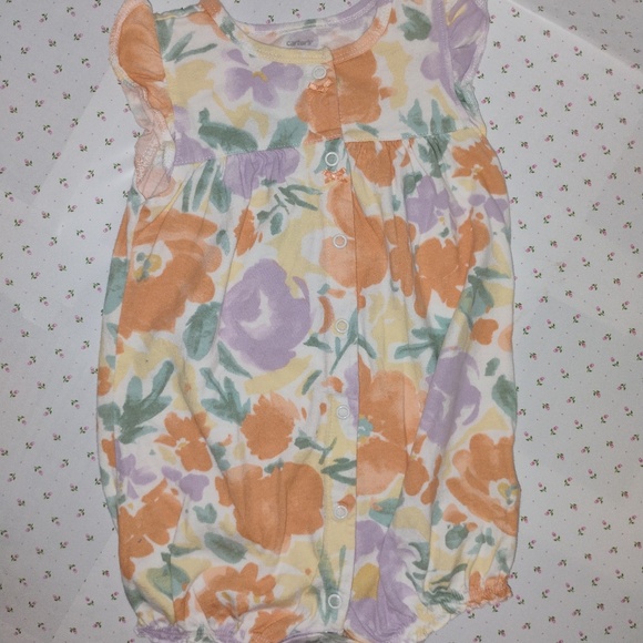 CARTER's: Baby Girl's BUTT HEART APPLIQUE Romper / Onesie - Picture 3 of 6